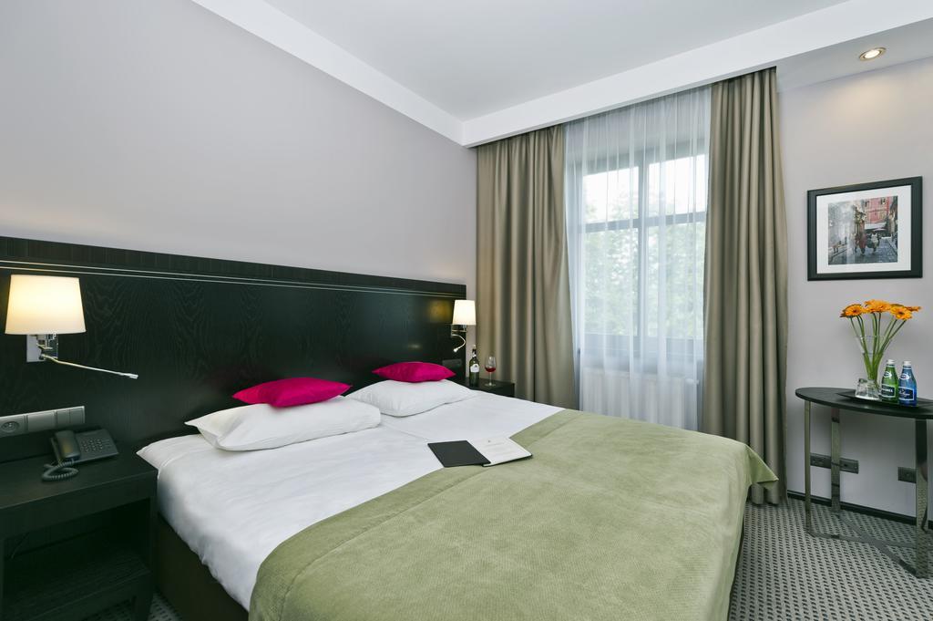 Hotel Fado Spa & Restaurant Świdnica Extérieur photo