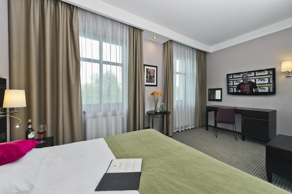 Hotel Fado Spa & Restaurant Świdnica Extérieur photo