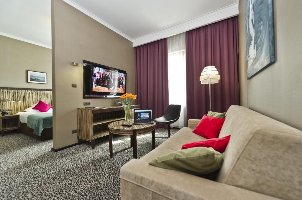 Hotel Fado Spa & Restaurant Świdnica Extérieur photo